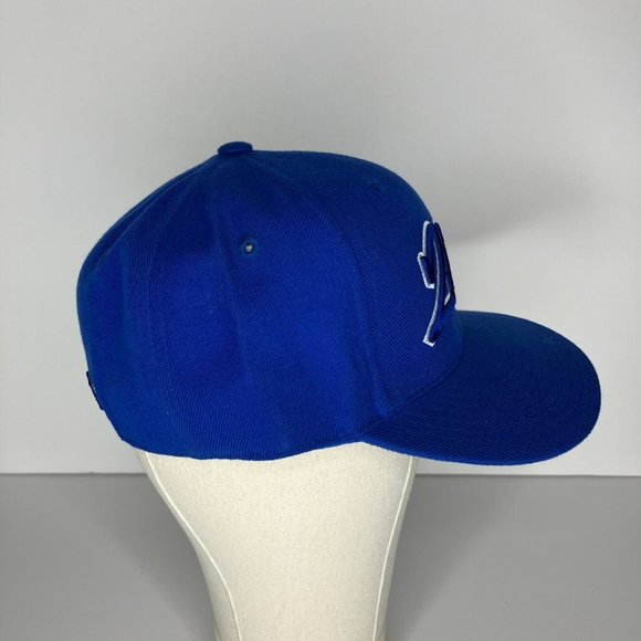 206 Seattle Blue Embroidered Fitted Size Medium New Hat - Picture 2 of 7